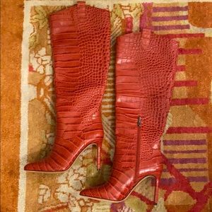 Vince Camuto 8 red Kervana red crocodile boots